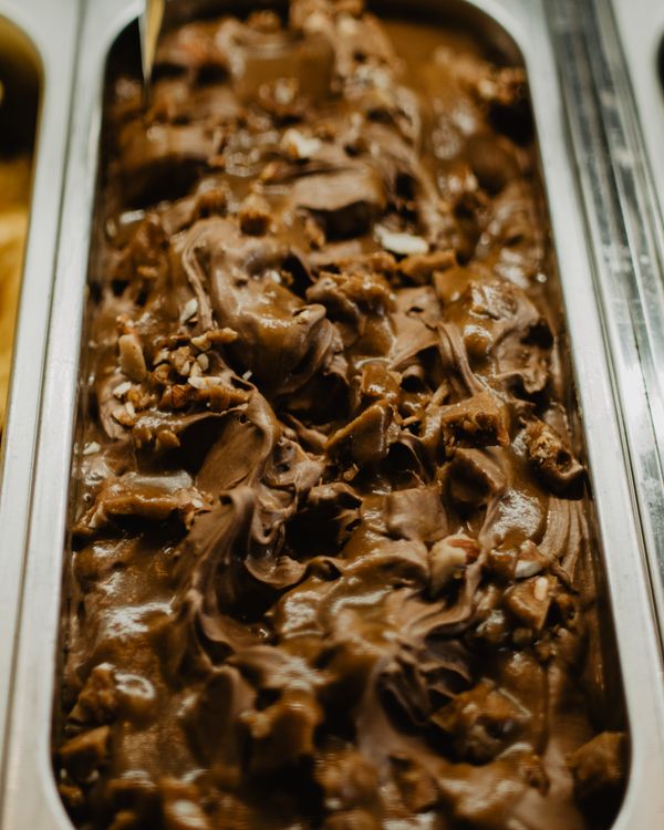 Dark chocolate gelato in a pan